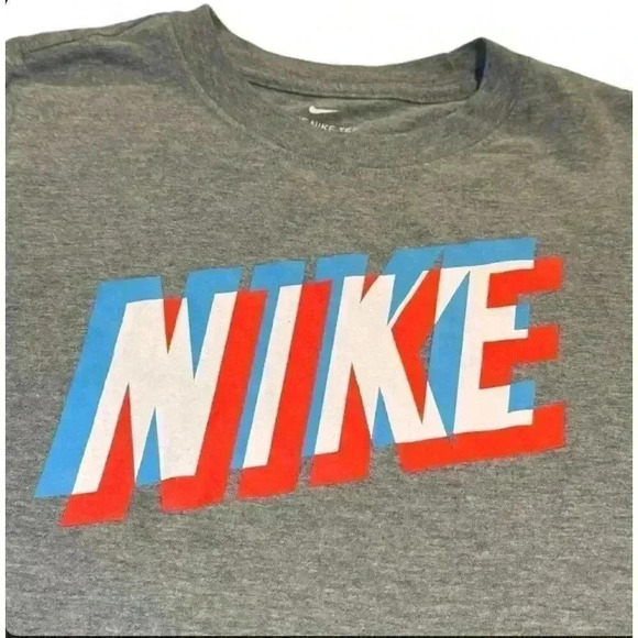 Nike Boys Gray Graphic Print Short Sleeve T-Shirt Size Small - Picture 2 of 4